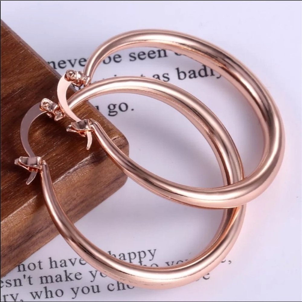 New Women’s 1.5 Round Hoop Rose Gold Earrings